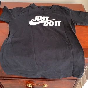 Short sleeve Nike shirt